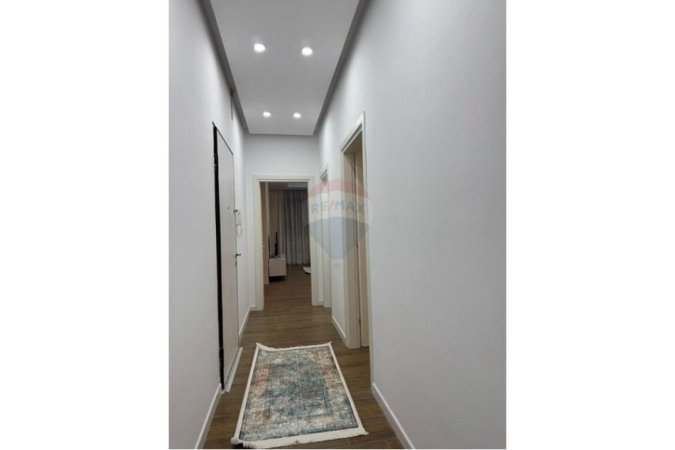 Tirane, jepet me qera apartament 2+1 Kati 2, 108 m² 590 € (i perfshire posti i parkimit (LAPRAKE))