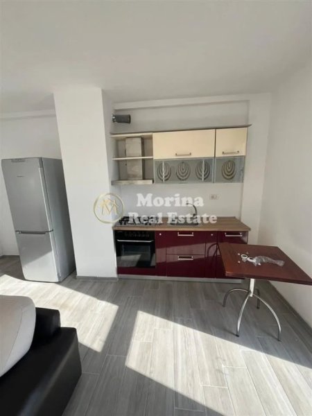 Tirane, jepet me qera apartament 2+1+Ballkon Kati 4, 97 m² 400 € (Rruga 5 Maj)