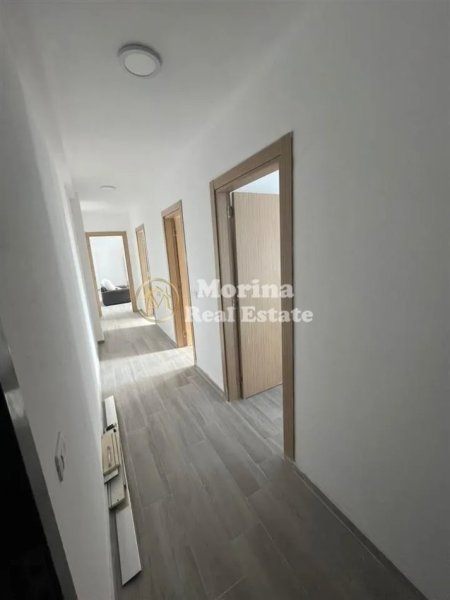 Tirane, jepet me qera apartament 2+1+Ballkon Kati 4, 97 m² 400 € (Rruga 5 Maj)