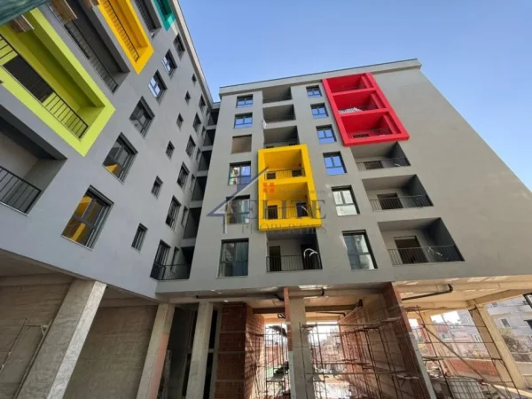 Tirane, shitet apartament 2+1+Ballkon Kati 3, 115 m² 115.000 € (Paskuqan)