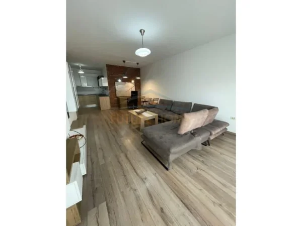 Tirane, jepet me qera apartament 2+1 Kati 5, 104 m² 700 € (Don Bosko)