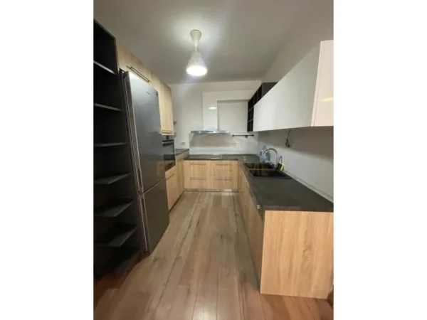 Tirane, jepet me qera apartament 2+1 Kati 5, 104 m² 700 € (Don Bosko)