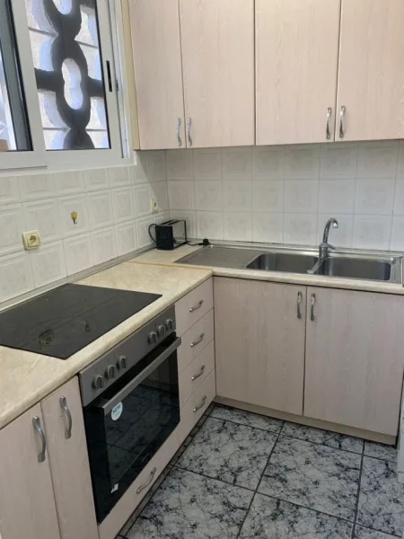 Tirane, jepet me qera apartament 2+1+Ballkon Kati 4, 88 m² (Pazari i Ri)