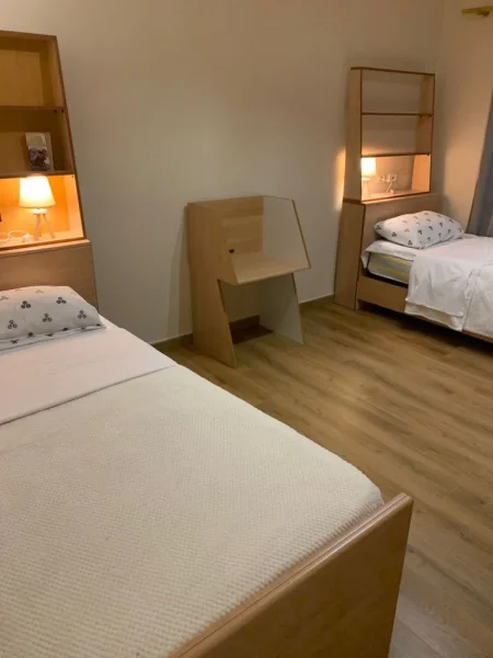 Tirane, jepet me qera apartament 2+1+Ballkon Kati 4, 88 m² (Pazari i Ri)