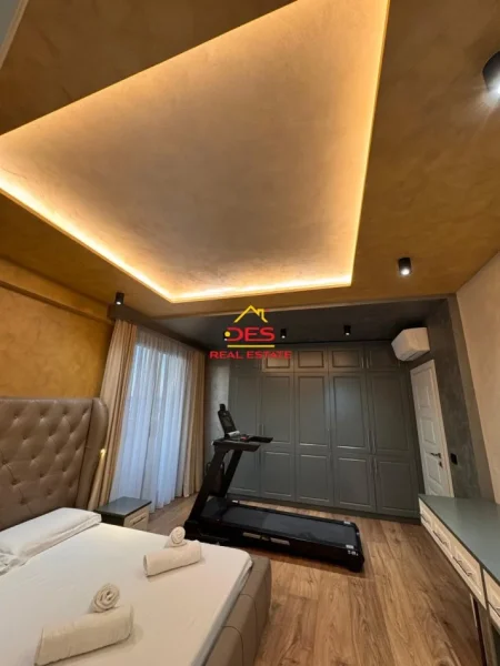 Vlore, shitet apartament duplex 3+1+Aneks+Ballkon Kati 6, 265 m² 350.000 € (Rruga Enver Jaho)