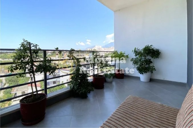 Tirane, jepet me qera apartament 2+1+Ballkon Kati 3, 450 m² 450 € (Shkoze)