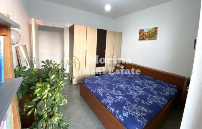 Tirane, jepet me qera apartament 2+1+Ballkon Kati 3, 450 m² 450 € (Shkoze)