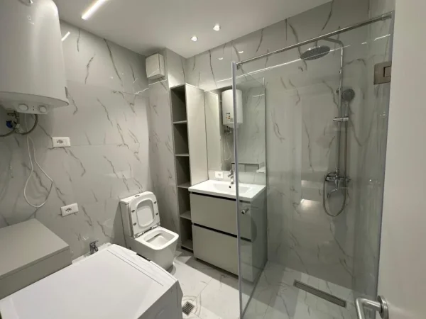 Tirane, jepet me qera apartament 2+1 Kati 5, 84 m² 600 € (Laprake)