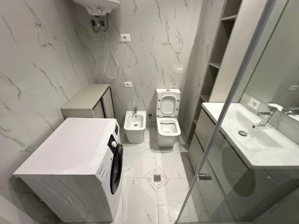 Tirane, jepet me qera apartament 2+1 Kati 5, 84 m² 600 € (Laprake)