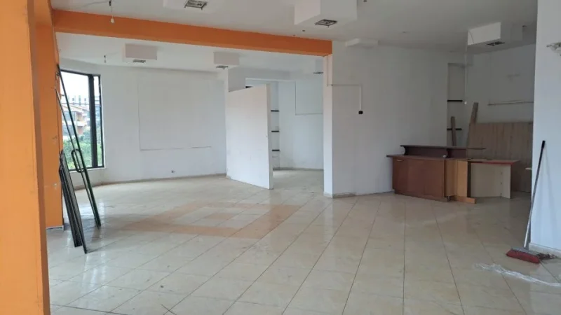 Tirane, jepet me qera zyre Kati 2, 230 m² 1.000 € (ASTIR)