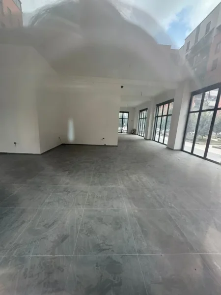 Tirane, jepet me qera ambjent biznesi Kati 0, 172 m² 2.500 € (ASTIR GREEN CITY)