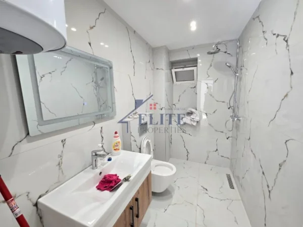 Tirane, shitet dyqan Kati 0, 30 m² 150.000 € (21 Dhjetori)