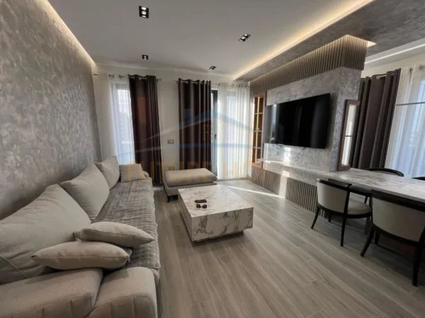 Qera, Apartament 2+1+2+2 Poste Parkimi, Shkolla e Kuqe, Tiranë.