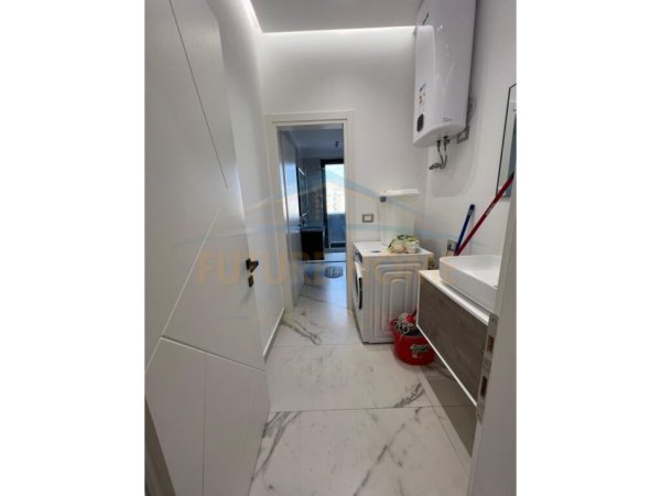 Qera, Apartament 2+1+2+2 Poste Parkimi, Shkolla e Kuqe, Tiranë.