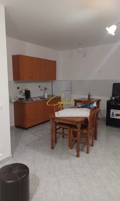 Tirane, jepet me qera apartament 1+1 Kati 4, 75 m² 450 € (RRUGA E DIBRES)