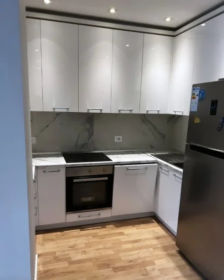 Tirane, shitet apartament 1+1 Kati 2, 50 m² (Shkolla Petro Nini)