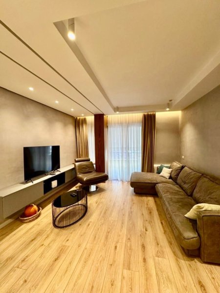 Tirane, jepet me qera apartament 2+1 , 105 m² 1.000 € (Kopshti Zoologjik)