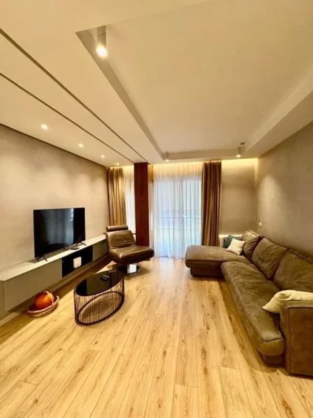 Tirane, jepet me qera apartament 2+1 , 105 m² 1.000 € (Kopshti Zoologjik)