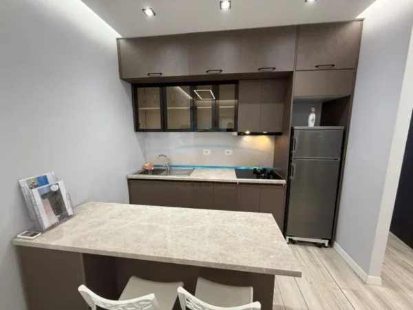 Tirane, jepet me qera apartament 1+1 Kati 6, 50 m² 550 € (HOXHA TAHSIM)