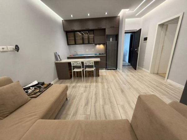 Tirane, jepet me qera apartament 1+1 Kati 6, 50 m² 550 € (HOXHA TAHSIM)