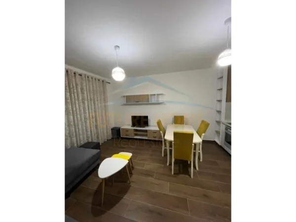 Tirane, jepet me qera apartament 1+1 Kati 2, 64 m² 450 € (VILA L)