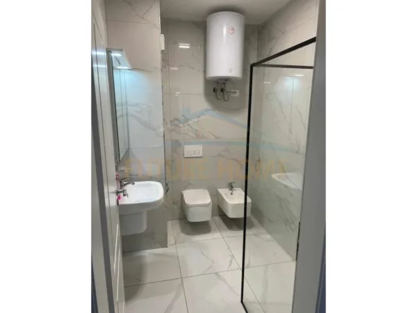 Tirane, jepet me qera apartament 1+1 Kati 2, 64 m² 450 € (VILA L)