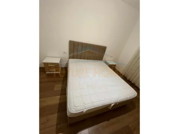 Tirane, jepet me qera apartament 1+1 Kati 2, 64 m² 450 € (VILA L)