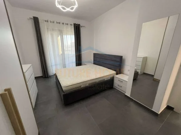 Tirane, jepet me qera apartament 1+1 Kati 7, 70 m² 500 € (UNAZA RE)