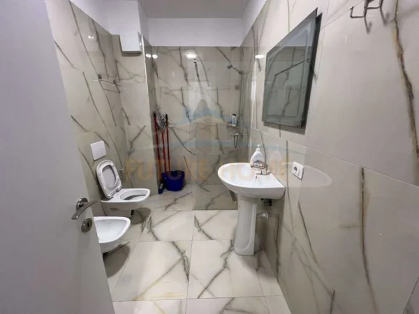 Tirane, jepet me qera apartament 1+1 Kati 7, 70 m² 500 € (UNAZA RE)