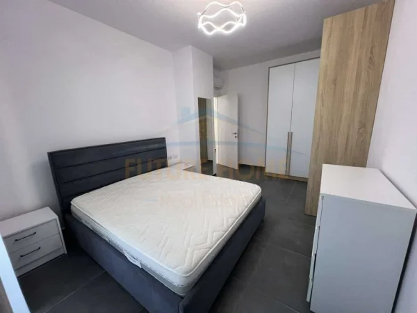 Tirane, jepet me qera apartament 1+1 Kati 7, 70 m² 500 € (UNAZA RE)