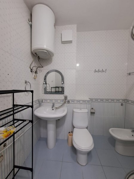 Tirane, jepet me qera apartament 1+1+Aneks+Ballkon Kati 5, 1 m² 550 € (pazari i ri)