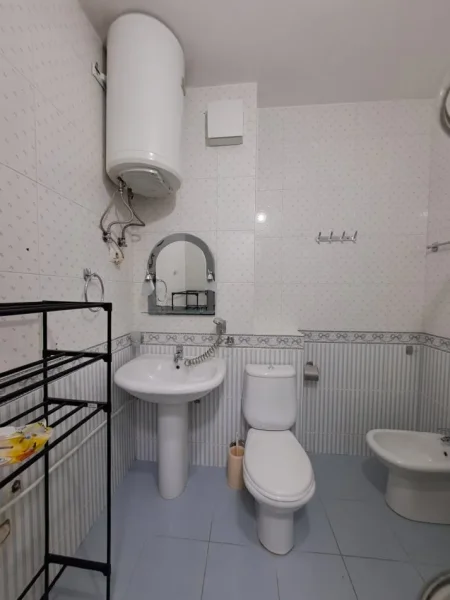 Tirane, jepet me qera apartament 1+1+Aneks+Ballkon Kati 5, 1 m² 550 € (pazari i ri)