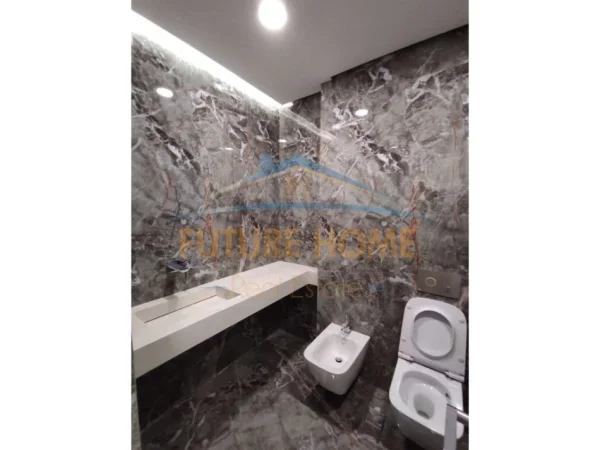 Tirane, jepet me qera zyre Kati 10, 110 m² 1.400 € (RRUGA DONIKA KASTRIOTI)