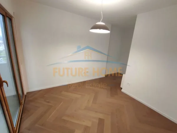 Tirane, jepet me qera zyre Kati 10, 110 m² 1.400 € (RRUGA DONIKA KASTRIOTI)