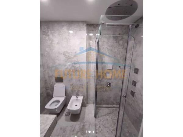 Tirane, jepet me qera zyre Kati 10, 110 m² 1.400 € (RRUGA DONIKA KASTRIOTI)