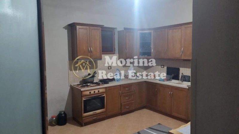 Tirane, jepet me qera apartament 4+1+Ballkon Kati 2, 120 m² 550 € (Stacioni i Trenit)