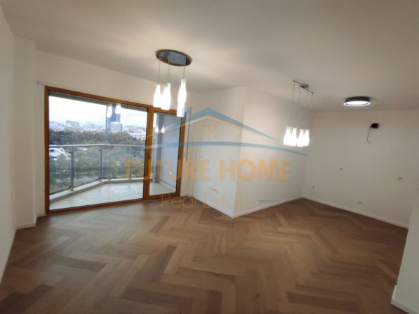 Tirane, jepet me qera zyre Kati 10, 110 m² 1.400 € (Bllok)