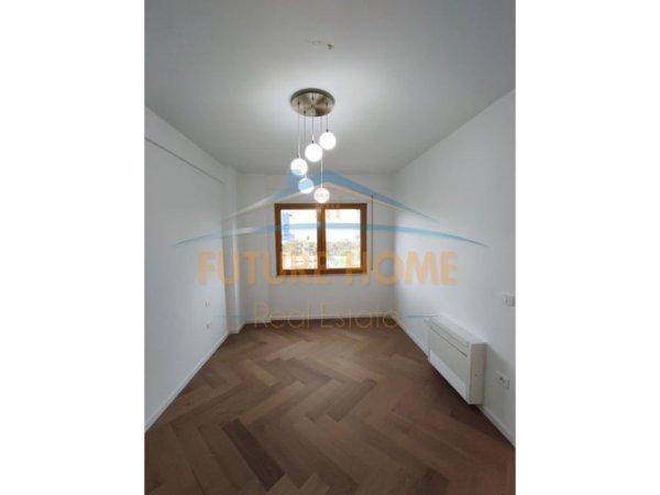 Tirane, jepet me qera zyre Kati 10, 110 m² 1.400 € (Bllok)