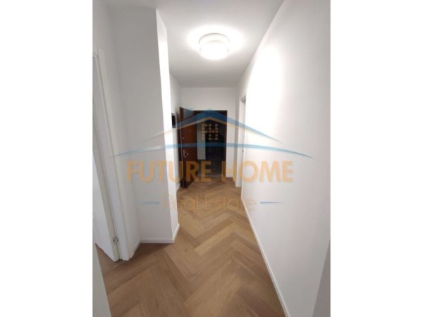 Tirane, jepet me qera zyre Kati 10, 110 m² 1.400 € (Bllok)