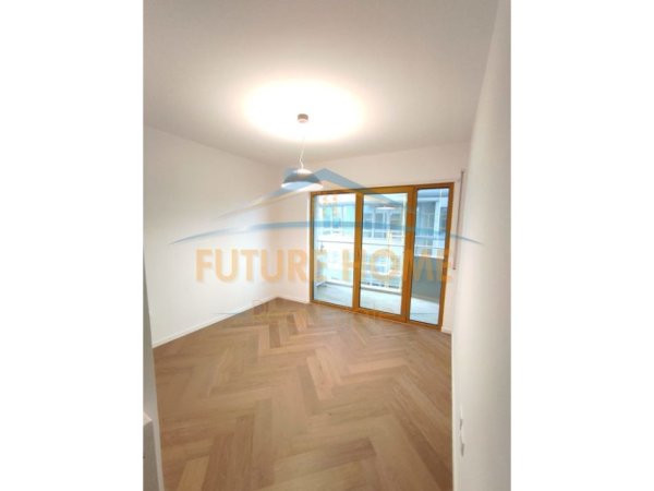 Tirane, jepet me qera zyre Kati 10, 110 m² 1.400 € (Bllok)