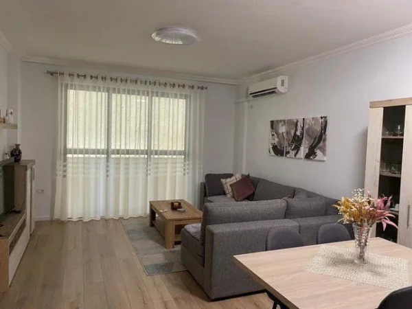 Tirane, shitet apartament 2+1+Ballkon Kati 7, 118 m² 400.000 € (Bllok)