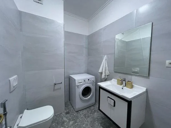 Tirane, shitet apartament 2+1+Ballkon Kati 7, 118 m² 400.000 € (Bllok)