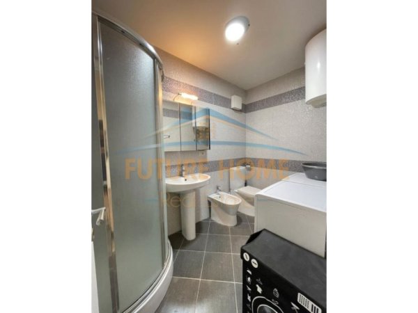 Tirane, jepet me qera apartament 3+1+Aneks+Ballkon Kati 3, 175 m² 2.000 € (Liqeni Artificial)