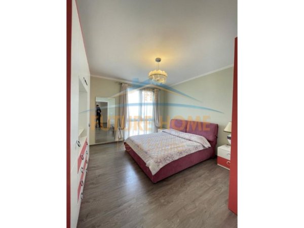 Tirane, jepet me qera apartament 3+1+Aneks+Ballkon Kati 3, 175 m² 2.000 € (Liqeni Artificial)