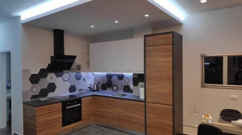 Tirane, jepet me qera apartament 2+1+Ballkon Kati 11, 89 m² 1.200 € (Pazari i Ri)