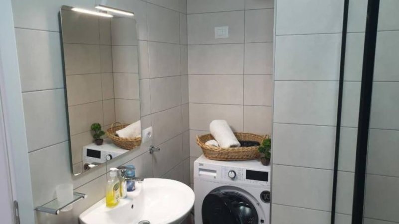 Tirane, jepet me qera apartament 2+1+Ballkon Kati 11, 89 m² 1.200 € (Pazari i Ri)