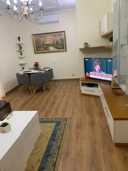 Tirane, jepet me qera apartament 2+1 Kati 4, 88 m² 650 € 