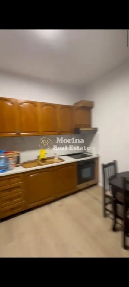 Tirane, jepet me qera apartament 2+1 Kati 2, 100 m² 700 € (Komuna e Parisit)