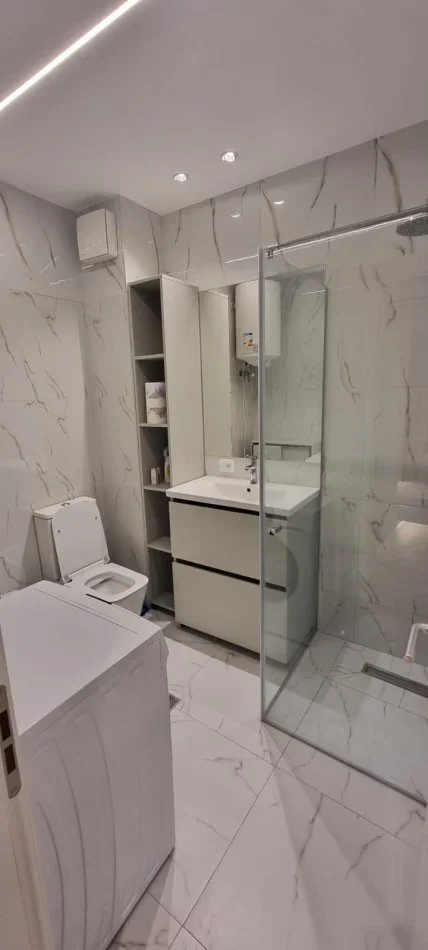 Tirane, jepet me qera apartament 2+1+Ballkon Kati 4, 84 m² 600 € (LAPRAKE)