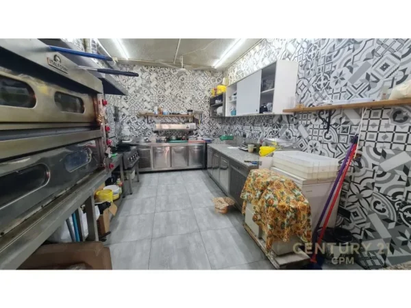 Tirane, shitet lokal Kati 0, 141 m² 50.000 € (PRANE PAZARIT TE RI)